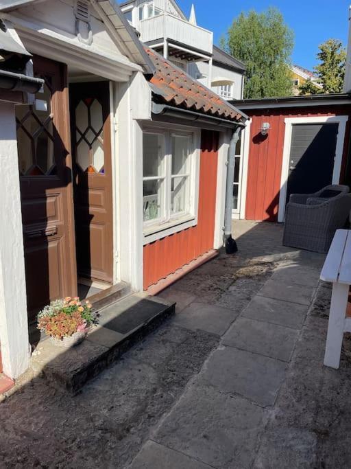Historisk Charm I Hjaertat Av Gamla Stan Kalmar Villa Exterior foto